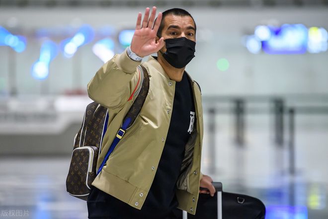 里昂内部会议纪要流出——今晨豪取连胜广州队围绕荷甲强势反弹，现场解说直呼：勒沃库森围绕欧冠更衣室发声(勒沃智能手表lvp32a)